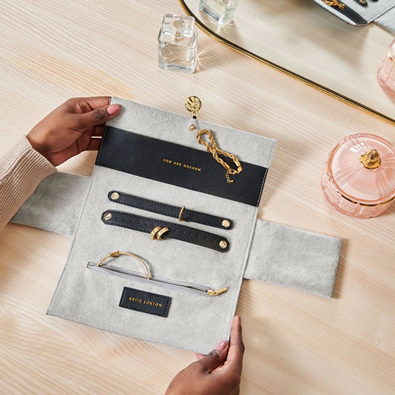 Reisesmykkeskrin YOU ARE GOLDEN svart Katie Loxton