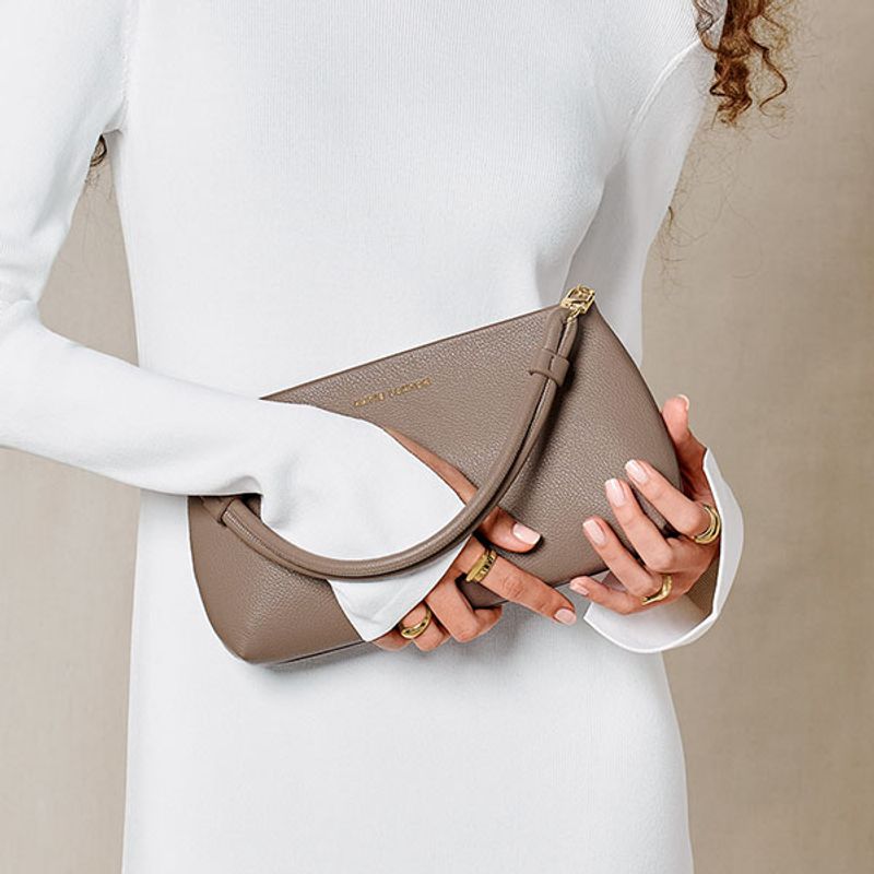 Clutch veske ASHA WRISTLET Mocha brun Katie Loxton